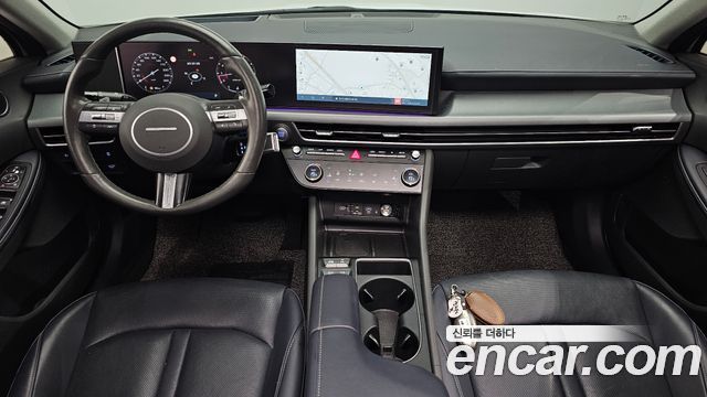 Hyundai Sonata — interior