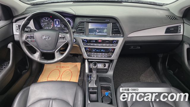 Hyundai Sonata — interior