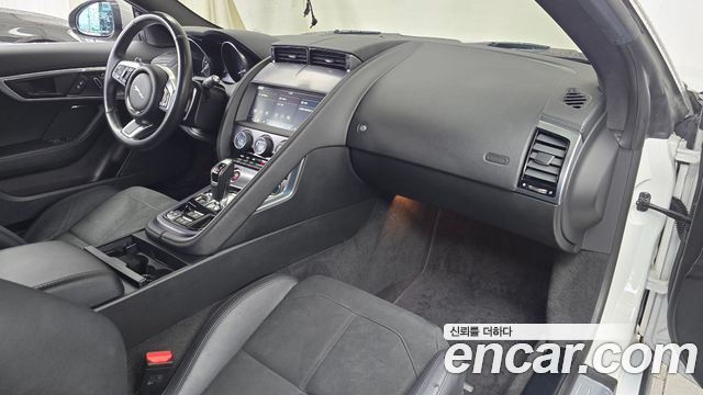 Jaguar F-Type — interior