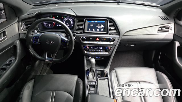Hyundai Sonata — interior