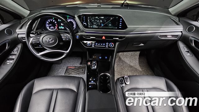 Hyundai Sonata — interior