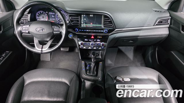 Hyundai Avante — interior