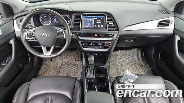 Hyundai Sonata — interior