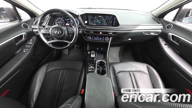 Hyundai Sonata — interior