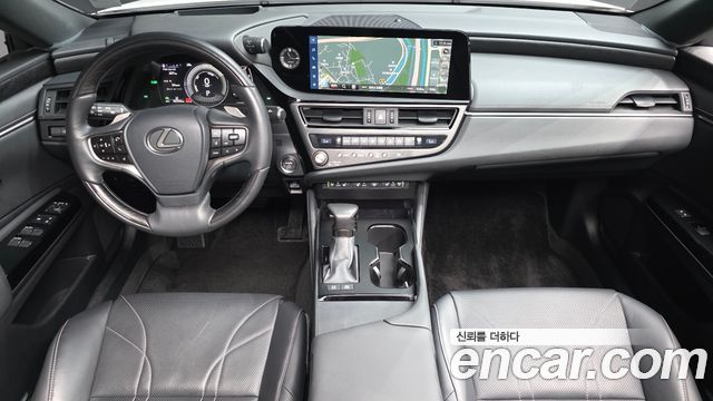 Lexus ES — interior