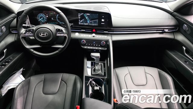 Hyundai Avante — interior