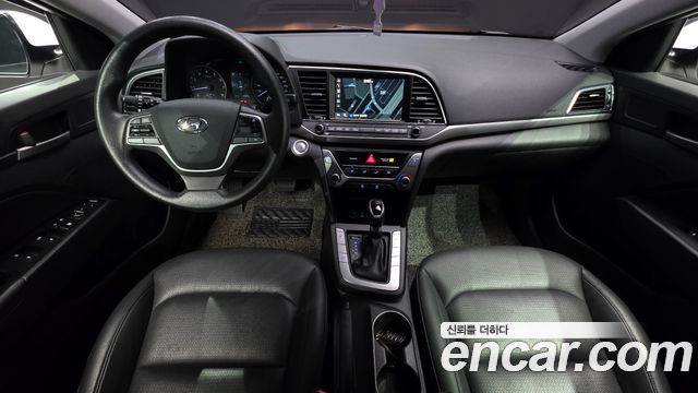 Hyundai Avante — interior