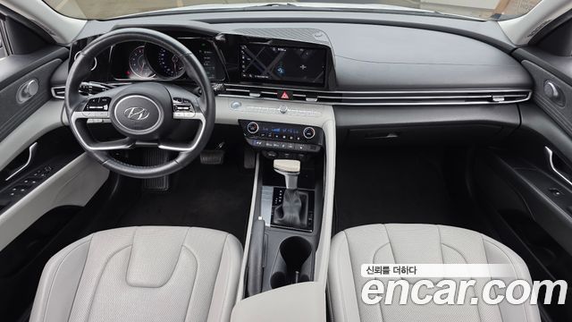 Hyundai Avante — interior