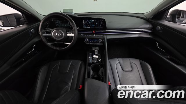 Hyundai Avante — interior