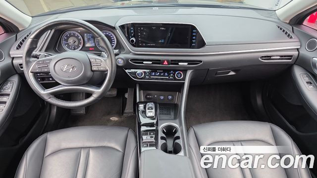 Hyundai Sonata — interior