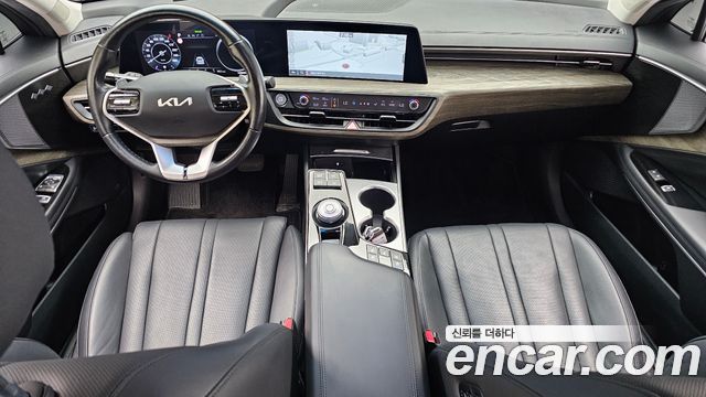 Kia K8 — interior