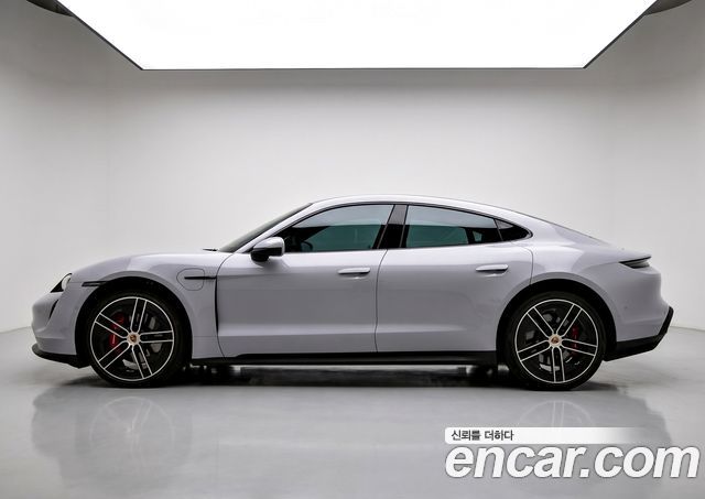 Porsche Taycan — exterior