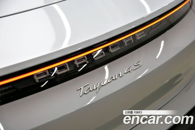 Porsche Taycan — interior