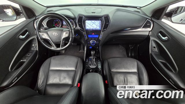 Hyundai Santa Fe — interior