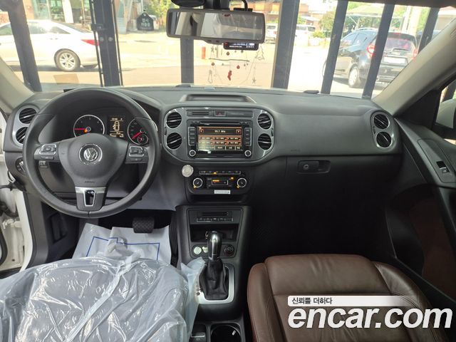 Volkswagen Tiguan — interior