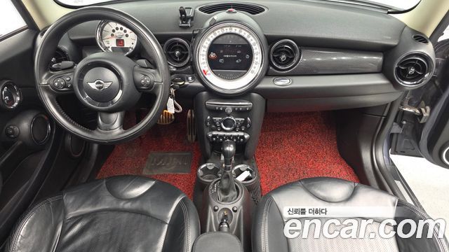 MINI Cooper — interior
