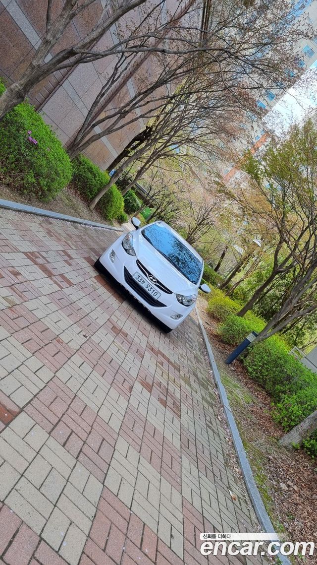 Hyundai Avante — exterior