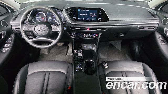 Hyundai Sonata — interior