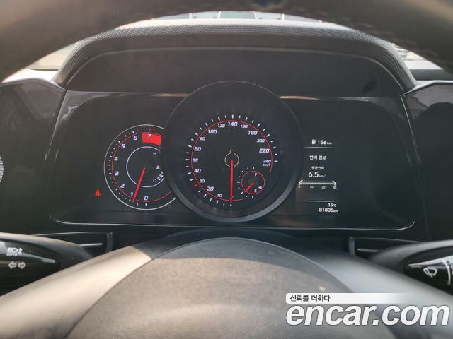 Hyundai Avante — interior