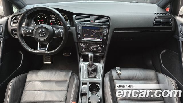 Volkswagen Golf — interior