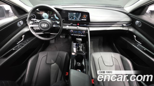 Hyundai Avante — interior
