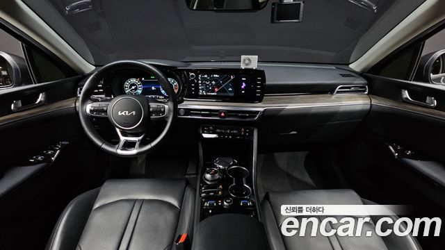 Kia K5 — interior