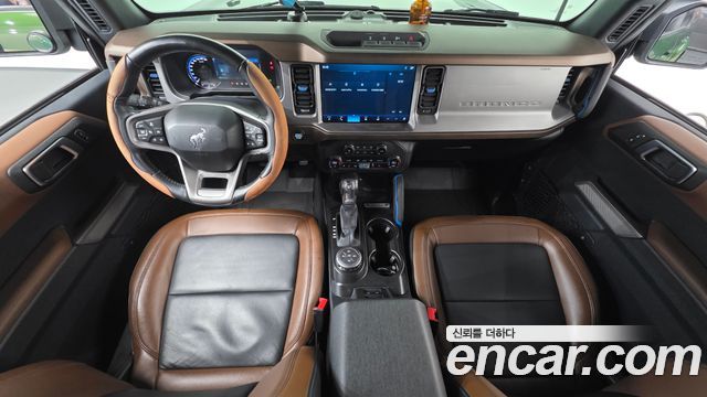 Ford Bronco — interior
