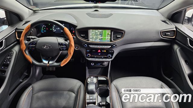 Hyundai Ioniq — interior