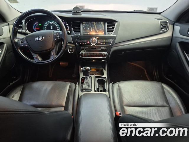 Kia K7 — interior