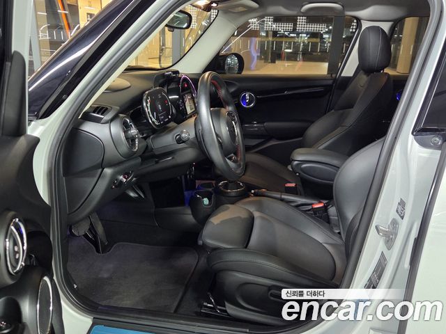 MINI Cooper — interior