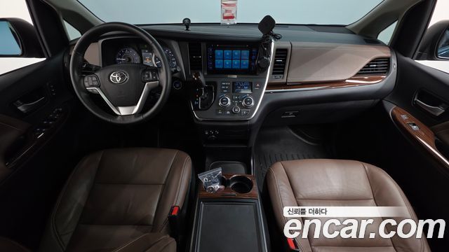 Toyota Sienna — interior