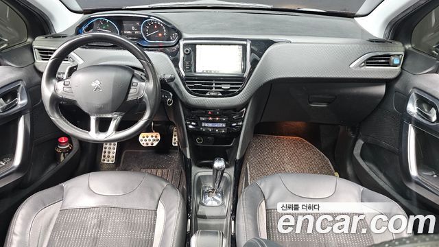 Peugeot 2008 — interior