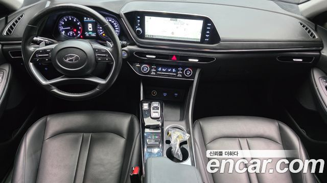 Hyundai Sonata — interior