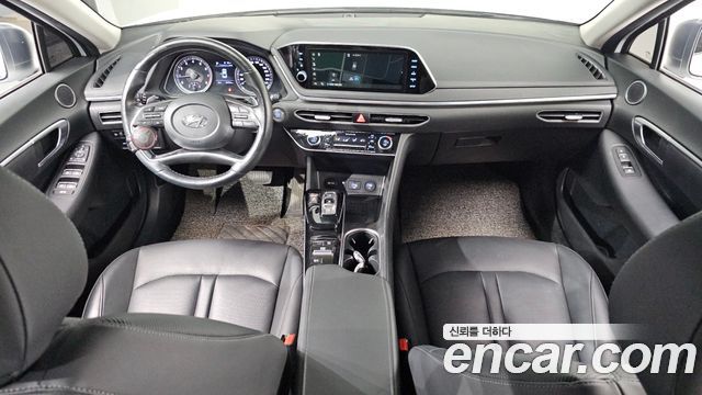 Hyundai Sonata — interior