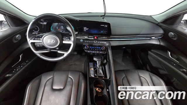 Hyundai Avante — interior