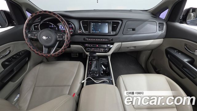 Kia Carnival — interior