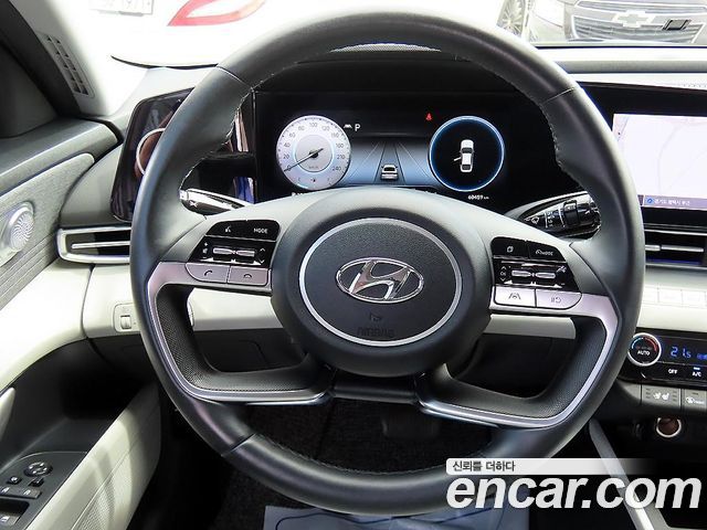 Hyundai Avante — interior