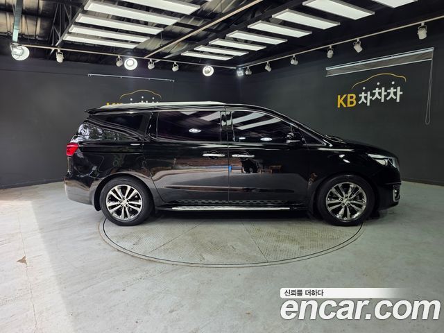 Kia Carnival — interior