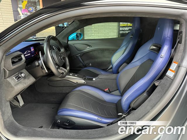 Maserati MC20 — interior