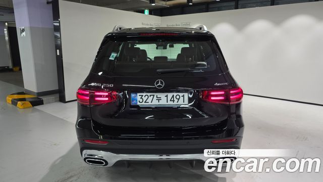 Mercedes-Benz GLB-Class — interior