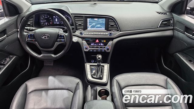 Hyundai Avante — interior