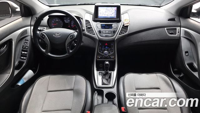 Hyundai Avante — interior