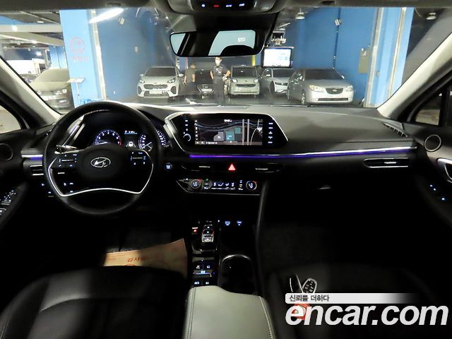 Hyundai Sonata — interior