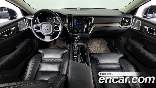 Volvo S60 — interior