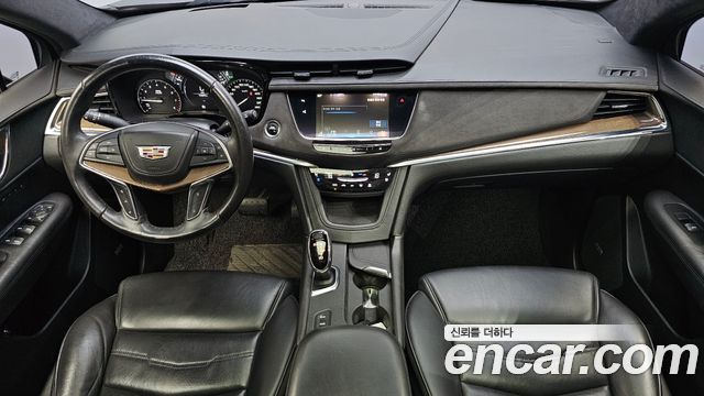 Cadillac XT5 — interior