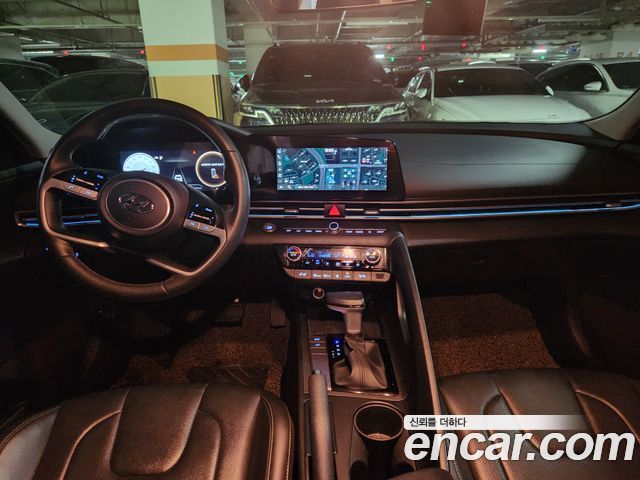 Hyundai Avante — interior