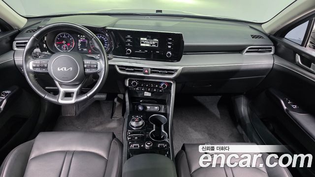 Kia K5 — interior