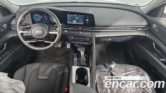 Hyundai Avante — interior