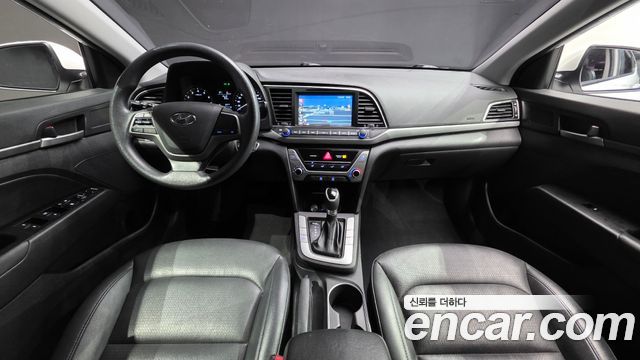 Hyundai Avante — interior