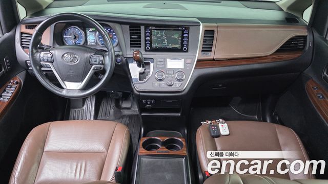 Toyota Sienna — interior